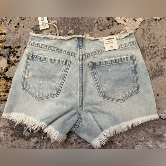 Shorts - Picture 3 of 3